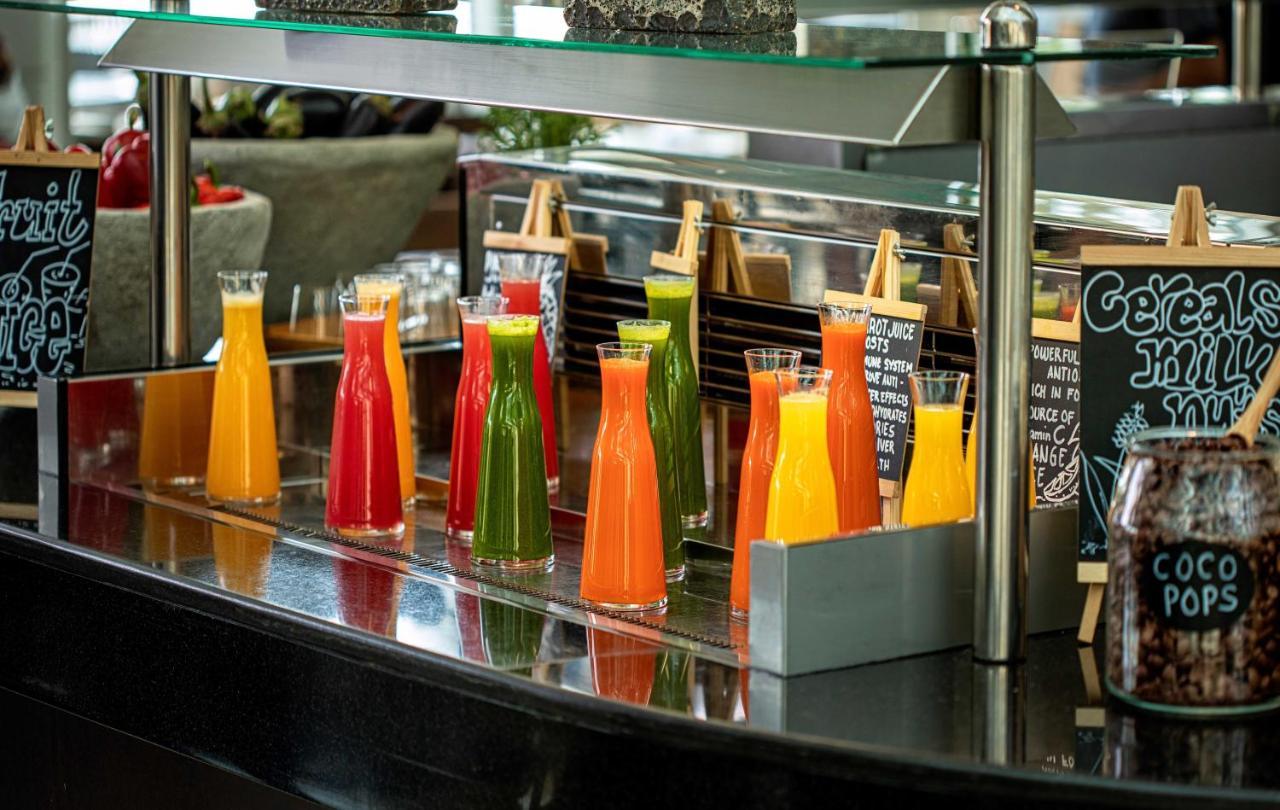 Hyatt Regency Oryx Doha Hotel Exterior photo Juice bar