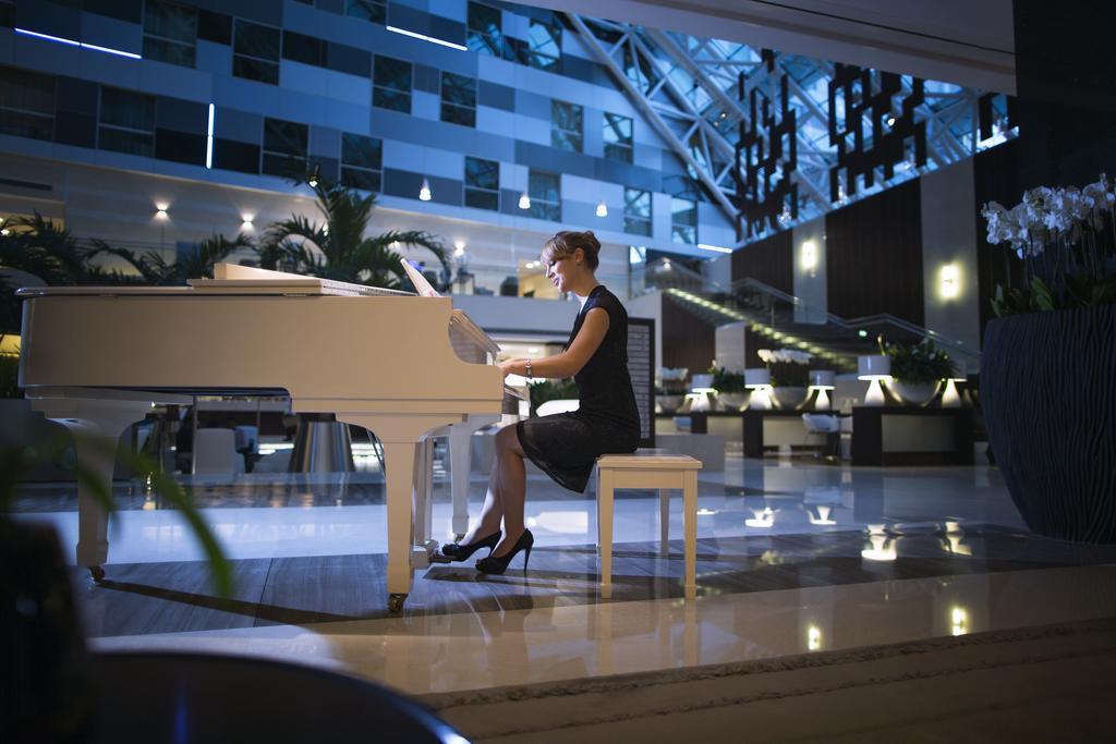 Hyatt Regency Oryx Doha Hotel Exterior photo The piano in the lobby