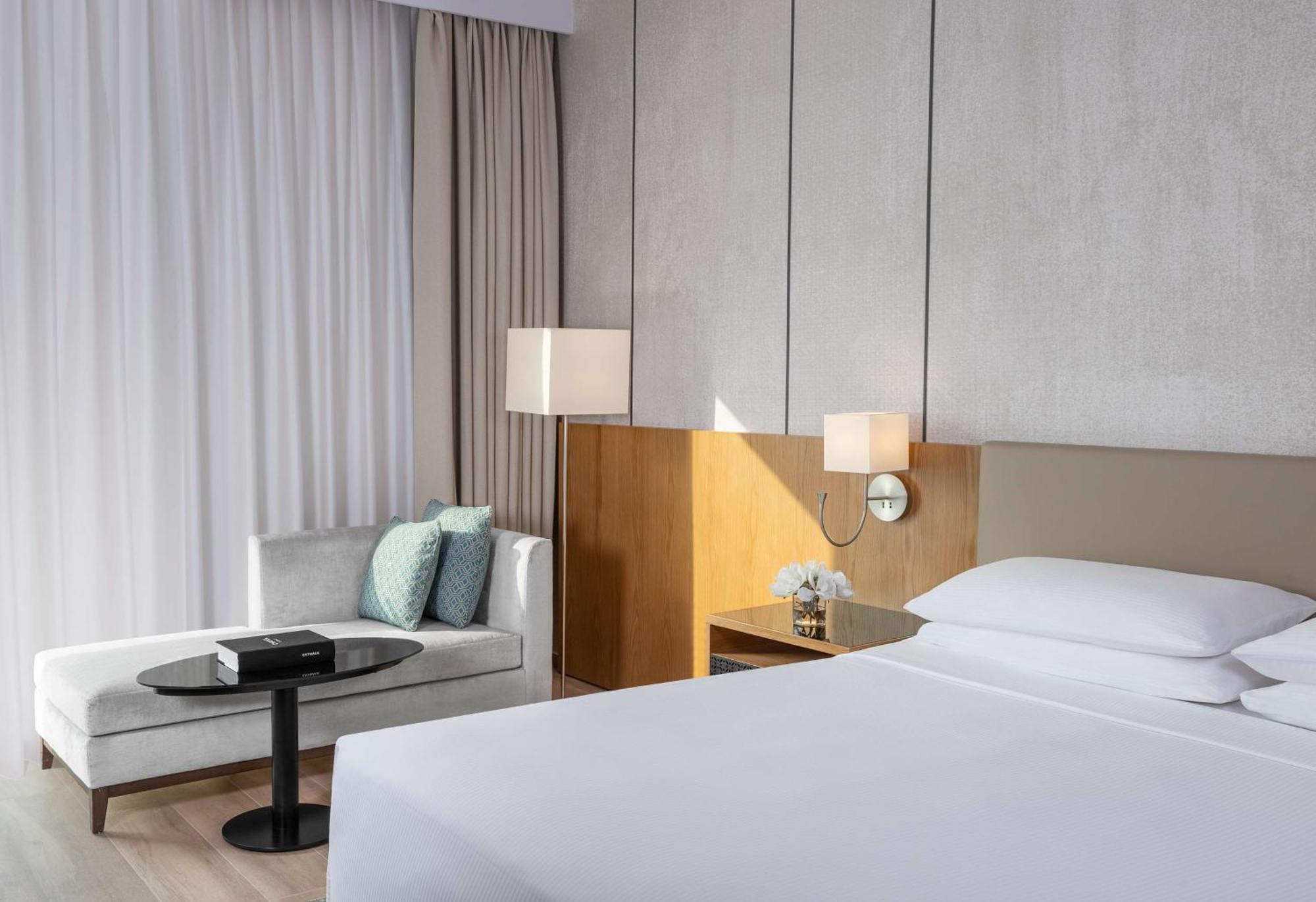 Hyatt Regency Oryx Doha Hotel Exterior photo Deluxe Room