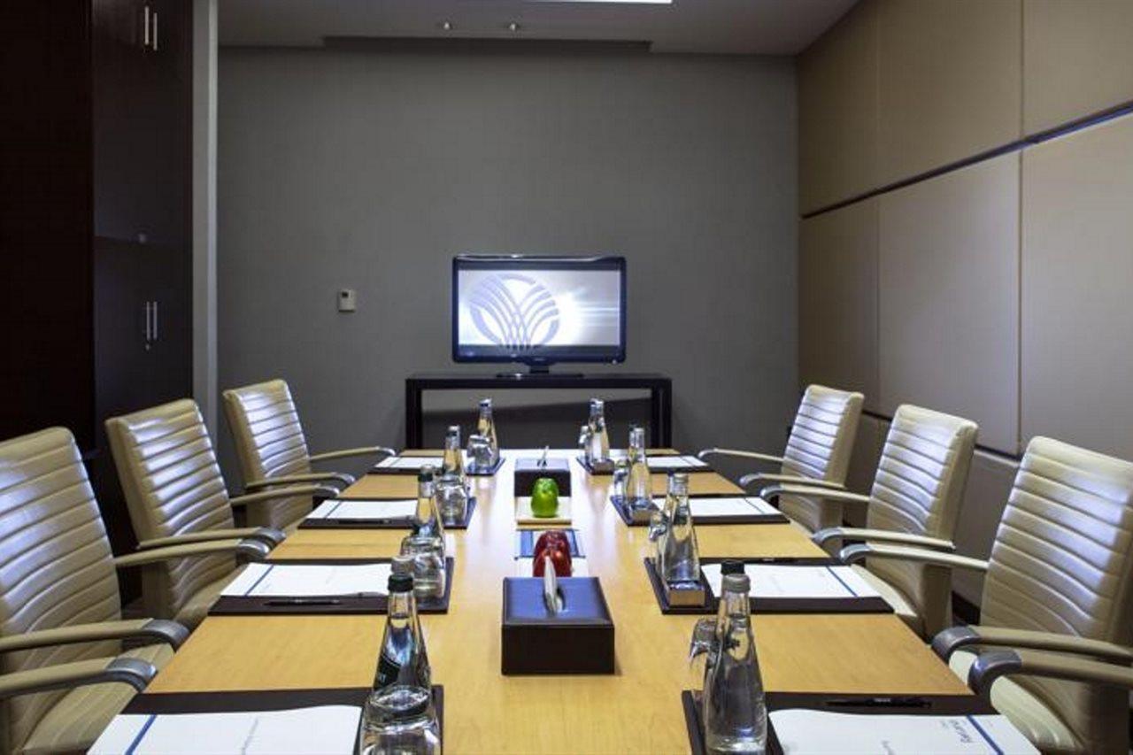 Hyatt Regency Oryx Doha Hotel Exterior photo A boardroom at a hotel